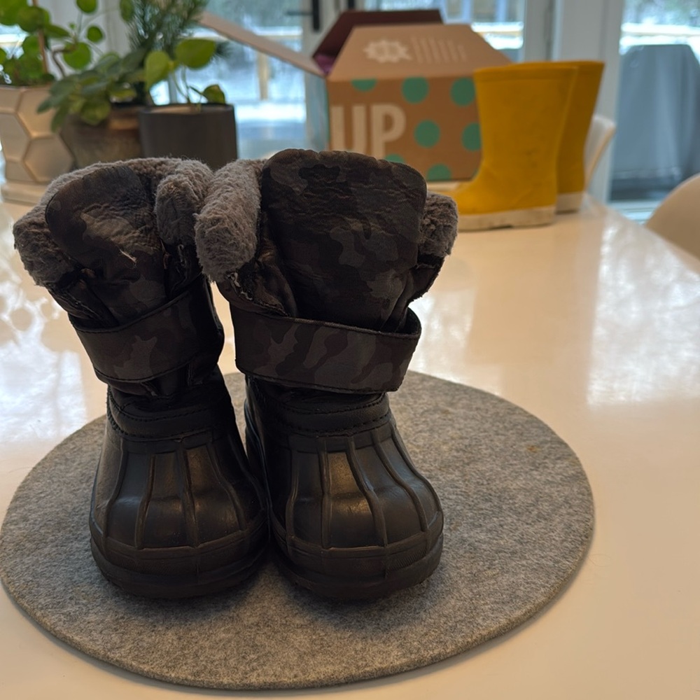 H&M snow boots black camo size 11 gently used